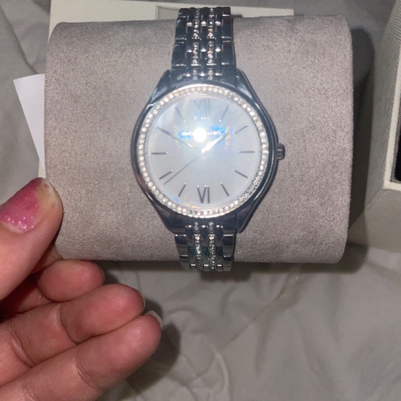 Watch - Picture 2 of 5